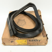 Load image into Gallery viewer, 50 1950 Chevy Bel Air RH Side Roof Rail Weatherstrip GM 4589888 NOS 4589890