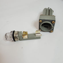 Load image into Gallery viewer, Military Qualified Panel-Mount F60 F07 &amp; F09 Fuse Holder 30A 190-500V FHL12U NOS