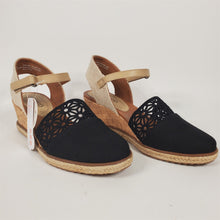 Load image into Gallery viewer, BARETRAPS Olicia Women's Wedge Sandal Black Size 8 NIB