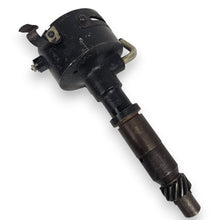 Load image into Gallery viewer, 53 1953 Buick Super Roadmaster 12V Distributor GM Delco Remy 1110827 NOS