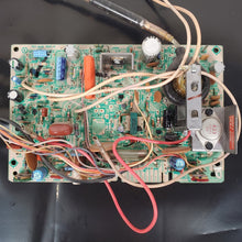 Load image into Gallery viewer, Vintage Original TRS-80 Model 4 CRT Analog Video Card 27483504 2830607-407