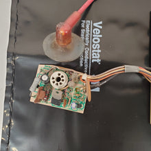 Load image into Gallery viewer, Vintage Original TRS-80 Model 4 CRT Analog Video Card 27483504 2830607-407