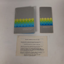 Load image into Gallery viewer, Vtg 1983 Original 2 Books: Introduction Tandy Model 2000 Book &amp; Reference Guide