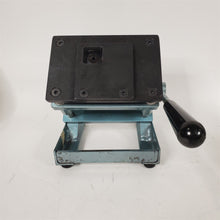 Load image into Gallery viewer, 7/8&quot; 22mm Square Punch Die Cutter for Graphic Badge | Button Maker | Photo Paper