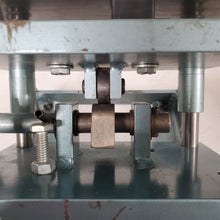 Load image into Gallery viewer, 7/8&quot; 22mm Square Punch Die Cutter for Graphic Badge | Button Maker | Photo Paper