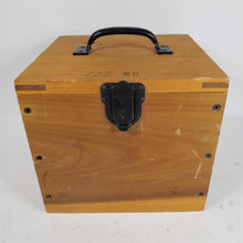 Load image into Gallery viewer, Vtg USN General Radio 722-MD Precision Capacitor 105 pf 1050 pf Excellent w/Case