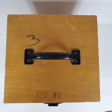 Load image into Gallery viewer, Vtg USN General Radio 722-MD Precision Capacitor 105 pf 1050 pf Excellent w/Case
