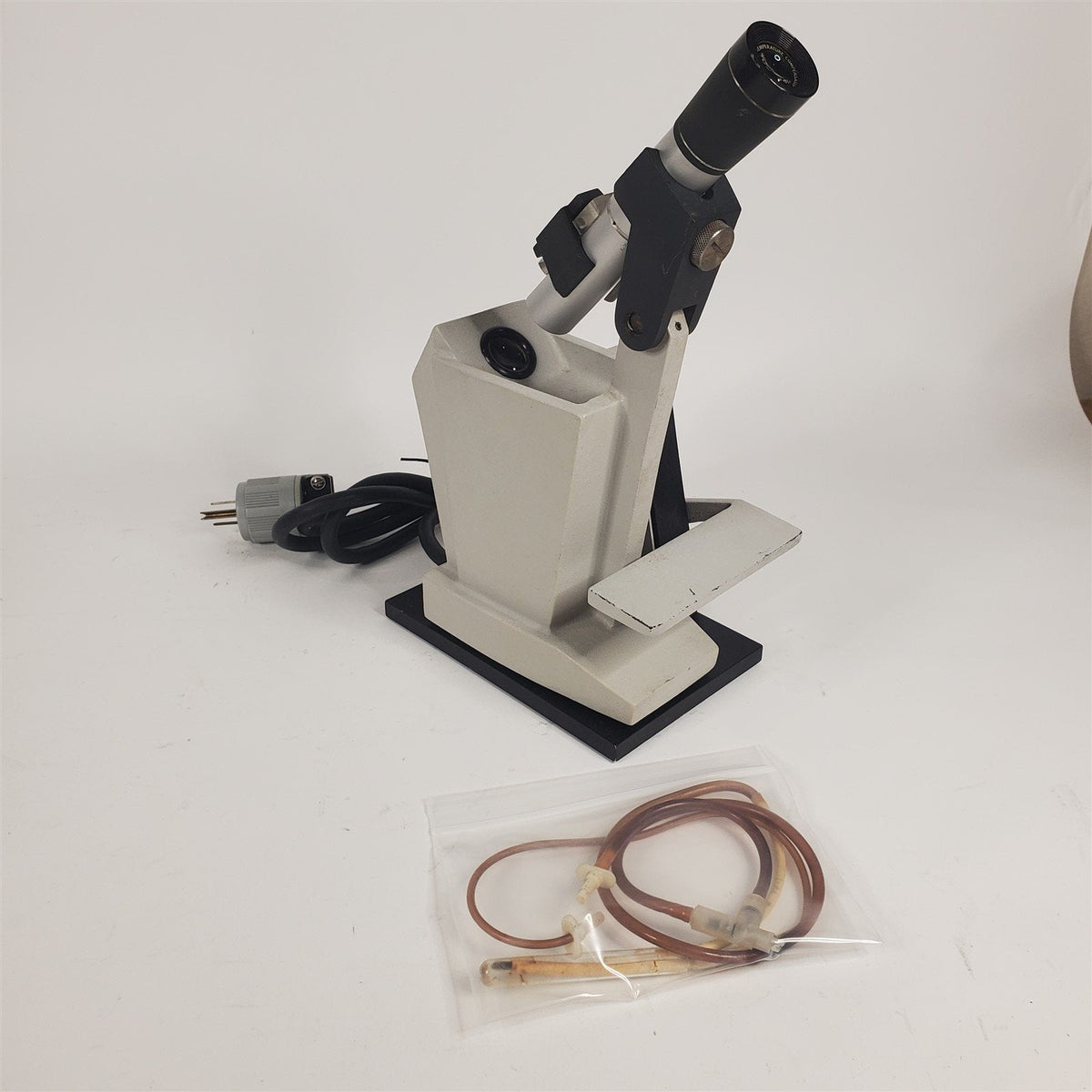 Refractometer w/ Table Stand & Liquid Pump Att. AO American Optical 10 ...