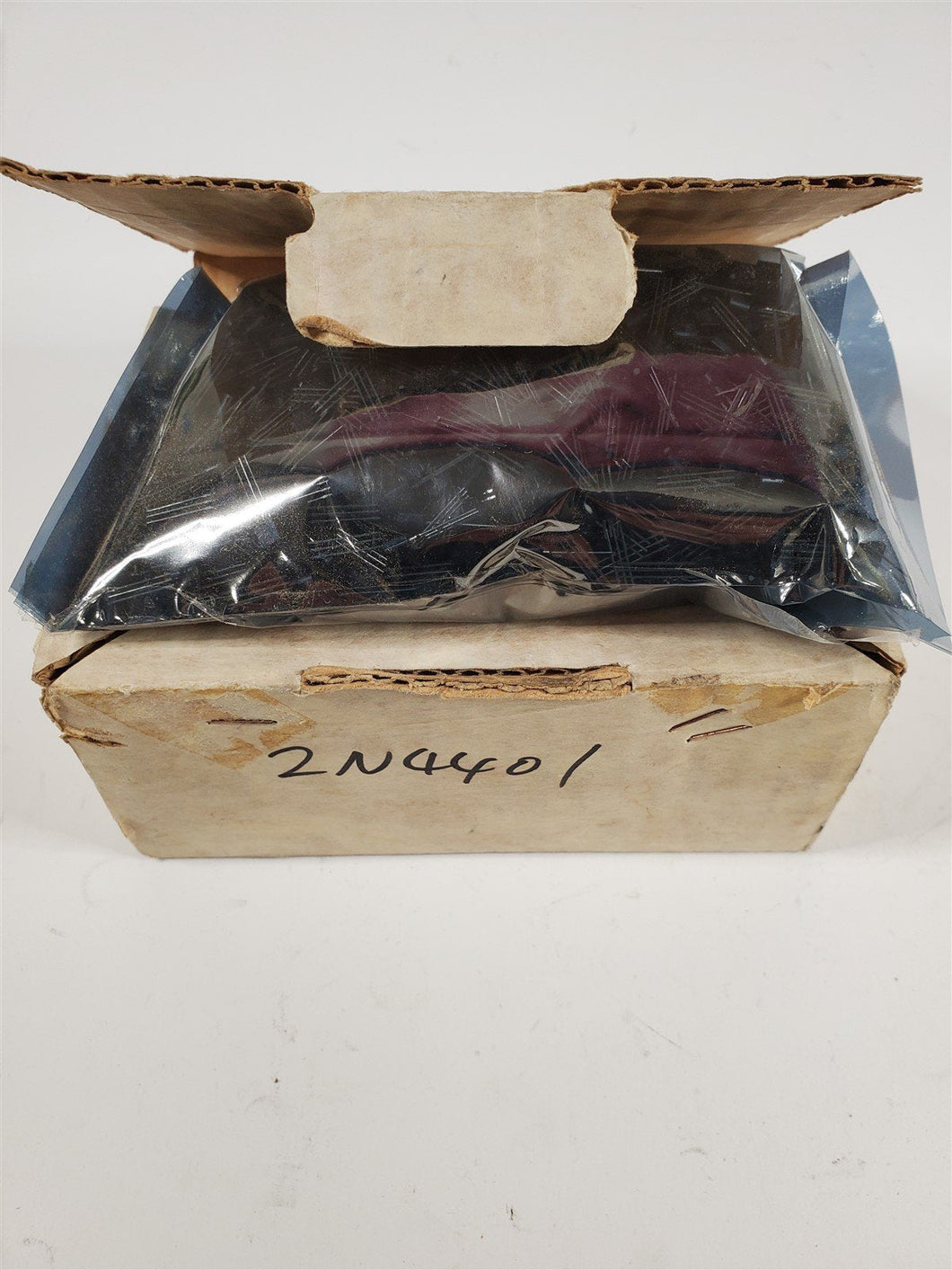 ITT 2N4401 NPN Switching Transistors NOS 1974 ~1900 pcs Lot Grey Top Dot