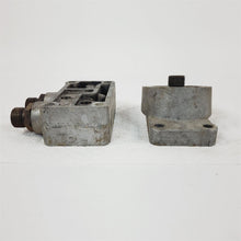 Load image into Gallery viewer, Original Sunbeam Alpine Twist On Oil Filter Housing Parts w/ Late Style OPRV