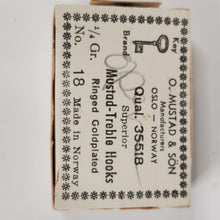 Load image into Gallery viewer, Mustad Qual.35518 No.18 Goldplated Treble Hooks Norway Box