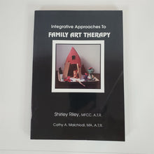 Load image into Gallery viewer, Art Therapy with Families &amp; Children Lot of 3 Books
