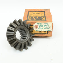 Load image into Gallery viewer, 46-51 Chevy GMC 7000 lb Axle 2-spd Differential Side Spider Gear GM 3682526 NOS